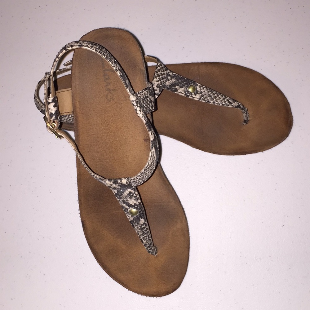 Almost new Clark thong sandals